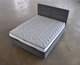 Boxspring postelja Havana, Komplet z dvižnim dnom, predalom in vzmetnico 140x200 , Barva siva tkanina, po naročilu