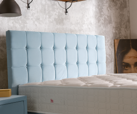 Boxspring postelja Emily, Komplet z dvižnim dnom, predalom in vzmetnico 140x200 , Barva svetlo modra, po naročilu